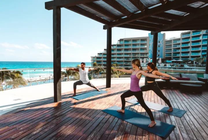 yoga-hard-rock-hotel-cancun